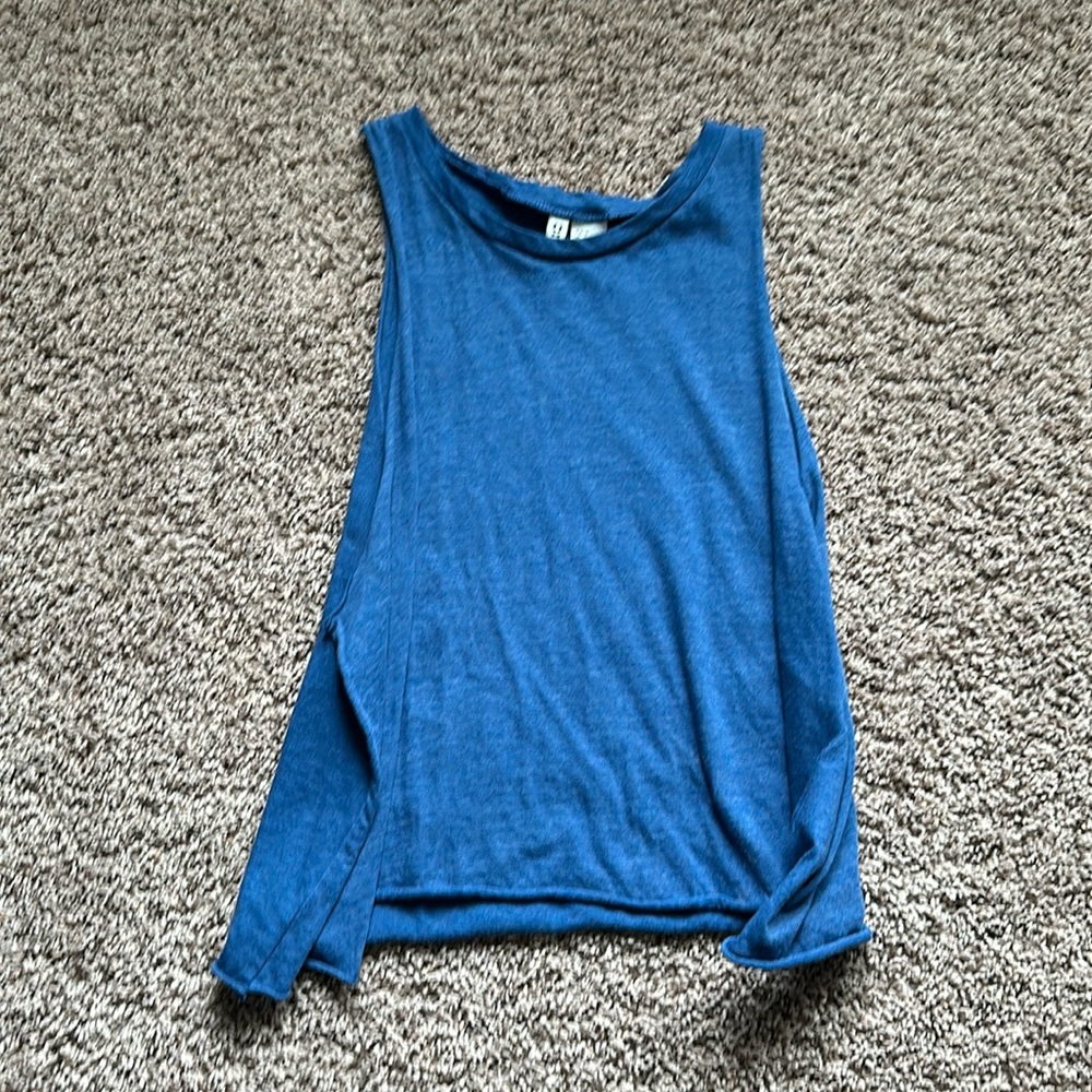 DIVIDED h&m blue muscle tee medium
